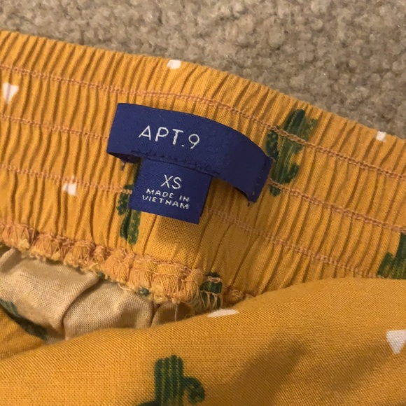 Ladies Shorts - mustard yellow with cactus 🌵 - Picture 2 of 2